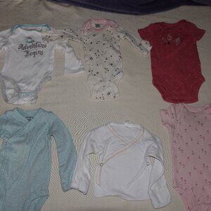 LOT OF (6) INFANT GIRL TOPS SIZE NEWBORN; CARTERS, GERBERS, CLOUD ISLAND